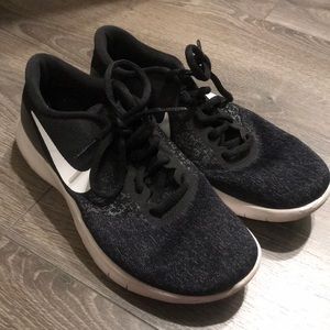 Black Nike Flex Contact